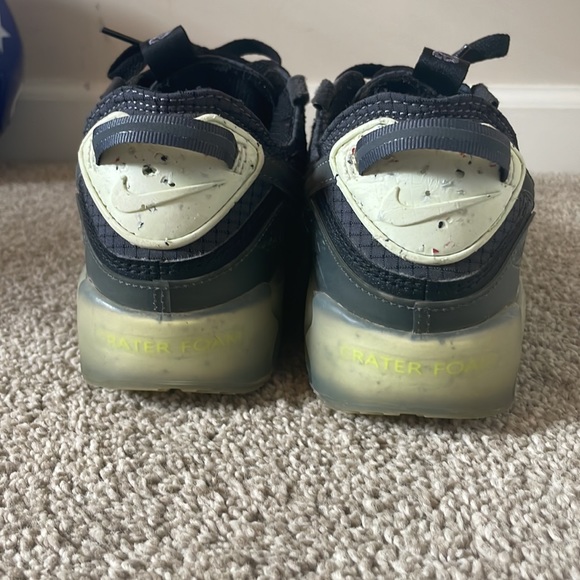 Size 9 Nikes. - Picture 3 of 3